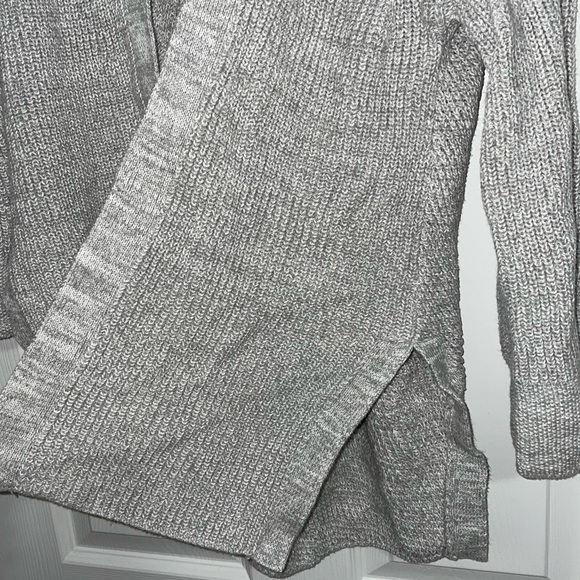 SOLD LOFT Women’s Grey Cardigan - Picture 2 of 3